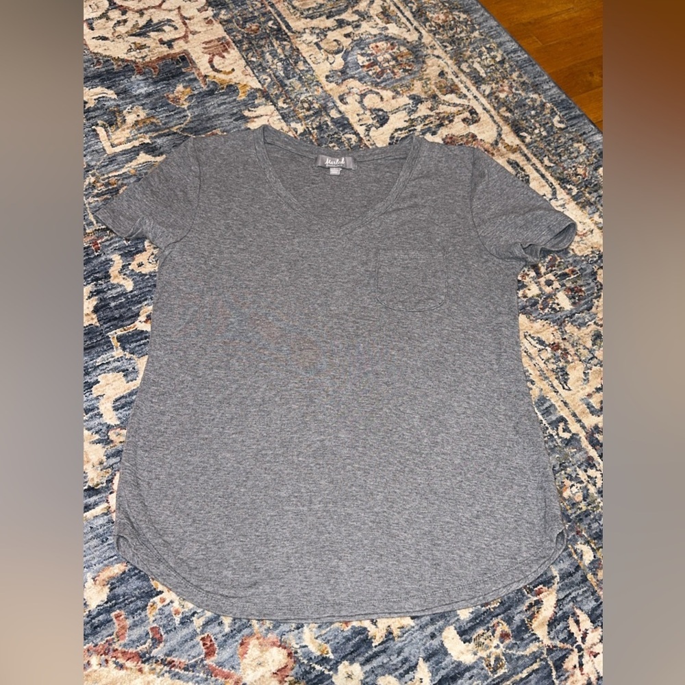 Marled essentials gray vneck women’s short sleeve t-shirt w/breast pocket SMALL